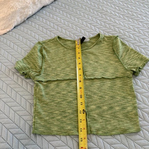 Divided H & M Women's Green Short Sleeve Ribbed Crop Top Tee Size S - Picture 4 of 6
